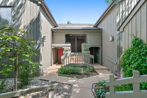 Photo of 321 Shoreline Road #D, Lake Barrington, IL 60010 (MLS # 12439205) Photo of 321 Shoreline Road #D, Lake Barrington, IL 60010 (MLS # 12439205)