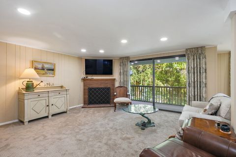 Tiny photo for 321 Shoreline Road #D, Lake Barrington, IL 60010 (MLS # 12439205)