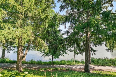 Tiny photo for 321 Shoreline Road #D, Lake Barrington, IL 60010 (MLS # 12439205)