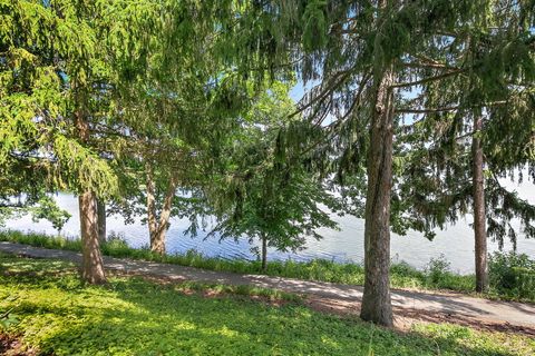 Tiny photo for 321 Shoreline Road #D, Lake Barrington, IL 60010 (MLS # 12439205)