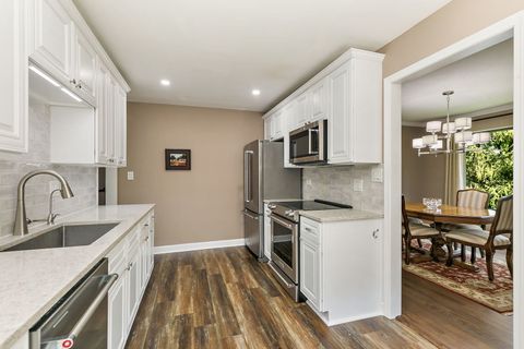 Tiny photo for 321 Shoreline Road #D, Lake Barrington, IL 60010 (MLS # 12439205)