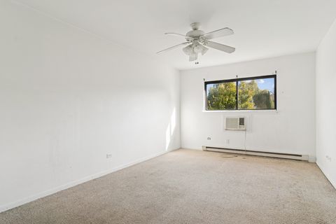 Tiny photo for 802 E Old Willow Road #113, Prospect Heights, IL 60070 (MLS # 12514205)