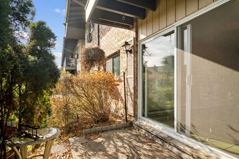 Tiny photo for 802 E Old Willow Road #113, Prospect Heights, IL 60070 (MLS # 12514205)