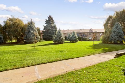 Tiny photo for 802 E Old Willow Road #113, Prospect Heights, IL 60070 (MLS # 12514205)