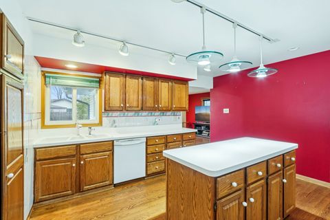 Tiny photo for 132 Tanglewood Drive, Elk Grove Village, IL 60007 (MLS # 12506510)