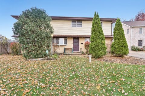 Tiny photo for 132 Tanglewood Drive, Elk Grove Village, IL 60007 (MLS # 12506510)