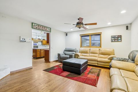 Tiny photo for 132 Tanglewood Drive, Elk Grove Village, IL 60007 (MLS # 12506510)