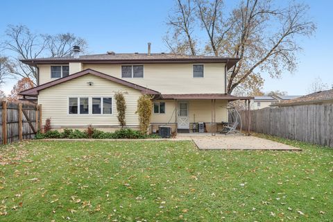 Tiny photo for 132 Tanglewood Drive, Elk Grove Village, IL 60007 (MLS # 12506510)