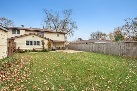 Tiny photo for 132 Tanglewood Drive, Elk Grove Village, IL 60007 (MLS # 12506510)