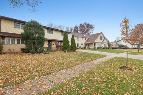 Tiny photo for 132 Tanglewood Drive, Elk Grove Village, IL 60007 (MLS # 12506510)