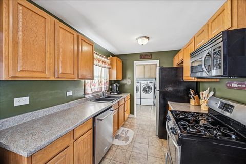 Tiny photo for 6723 Tinley Park Drive, Tinley Park, IL 60477 (MLS # 12527268)