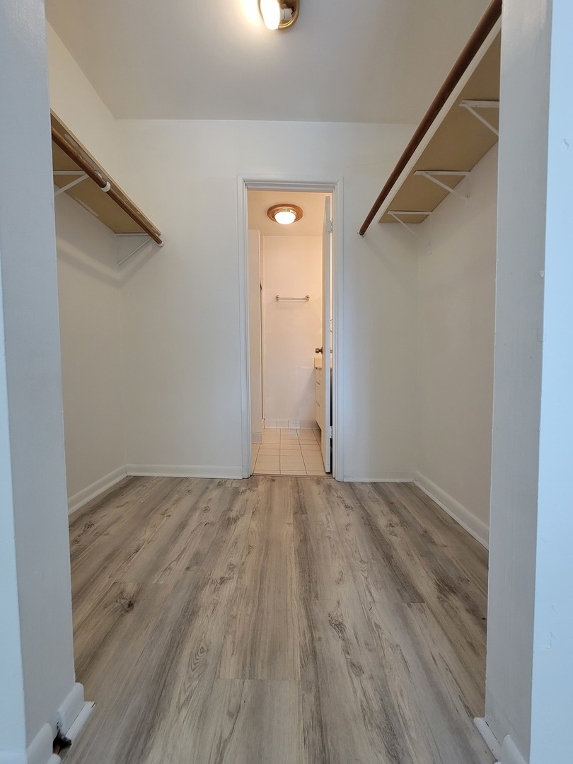 Arlington Heights, Illinois 60005, United States, 2 Bedrooms Bedrooms, ,2 BathroomsBathrooms,Residential,Active,221580