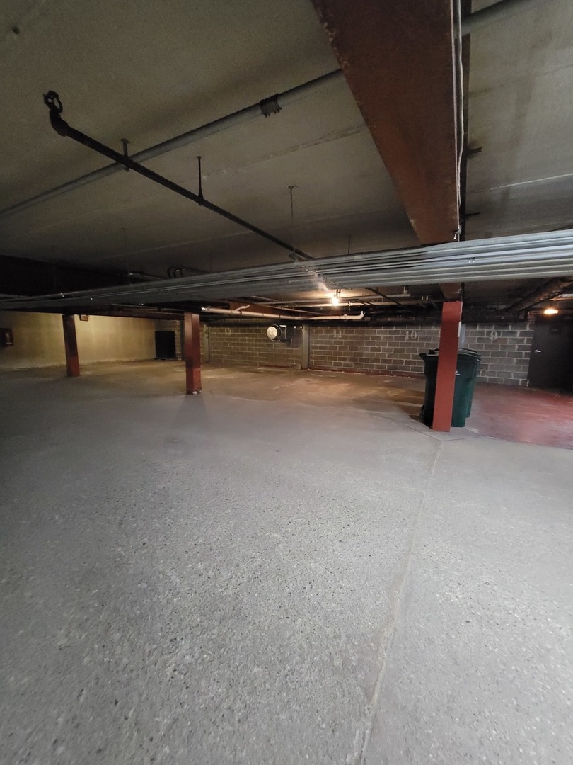 Arlington Heights, Illinois 60005, United States, 2 Bedrooms Bedrooms, ,2 BathroomsBathrooms,Residential,Active,221580