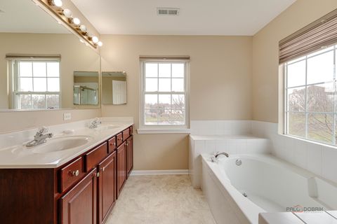 Tiny photo for 4 Waterton Drive, Streamwood, IL 60107 (MLS # 12649303)