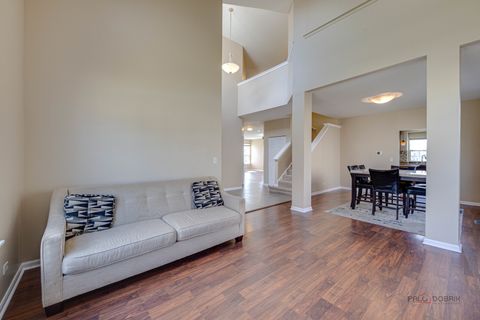 Tiny photo for 4 Waterton Drive, Streamwood, IL 60107 (MLS # 12649303)