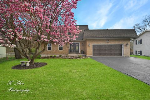 1402 Winaki Trail Algonquin IL 60102