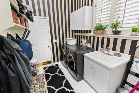 Tiny photo for 1302 Hawthorne Lane #1302, Hinsdale, IL 60521 (MLS # 12658295)