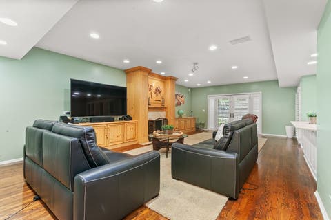Tiny photo for 1302 Hawthorne Lane #1302, Hinsdale, IL 60521 (MLS # 12658295)
