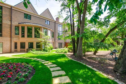 Photo of 1302 Hawthorne Lane #1302, Hinsdale, IL 60521 (MLS # 12658295)