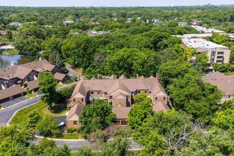 Tiny photo for 1302 Hawthorne Lane #1302, Hinsdale, IL 60521 (MLS # 12658295)