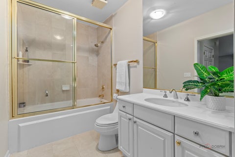 Tiny photo for 1302 Hawthorne Lane #1302, Hinsdale, IL 60521 (MLS # 12658295)