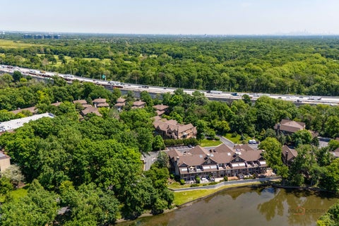 Tiny photo for 1302 Hawthorne Lane #1302, Hinsdale, IL 60521 (MLS # 12658295)