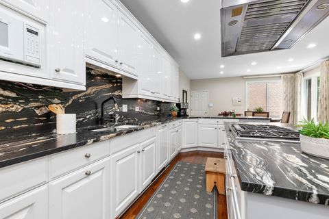 Tiny photo for 1302 Hawthorne Lane #1302, Hinsdale, IL 60521 (MLS # 12658295)