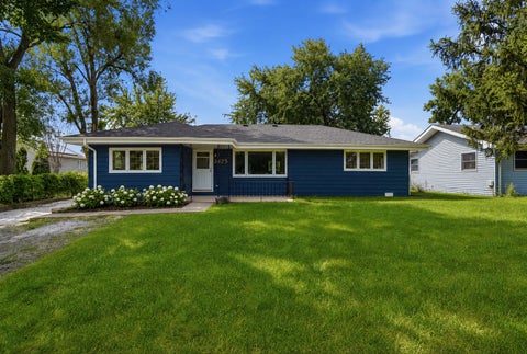 Photo of 2425 E Sand Lake Road, Lindenhurst, IL 60046 (MLS # 12722934)