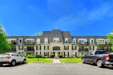 Photo of 5400 Carriageway Drive #103, Rolling Meadows, IL 60008 (MLS # 12647202)