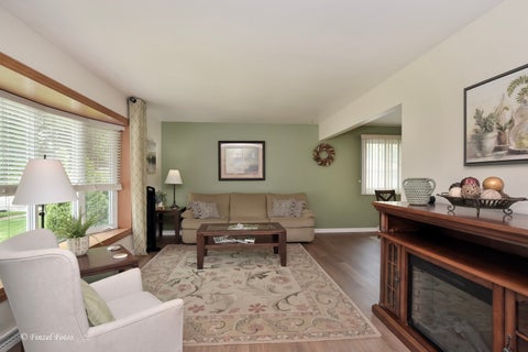 Tiny photo for 565 Concord Avenue, South Elgin, IL 60177 (MLS # 12671000)