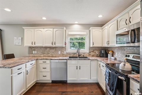 Tiny photo for 5811 DUGGLEBY Avenue, Davenport, IA 52807 (MLS # QC4266225)