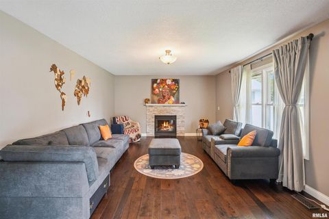 Tiny photo for 5811 DUGGLEBY Avenue, Davenport, IA 52807 (MLS # QC4266225)