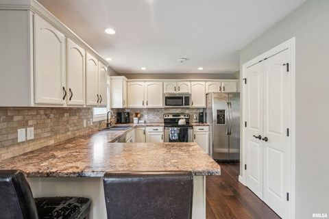 Tiny photo for 5811 DUGGLEBY Avenue, Davenport, IA 52807 (MLS # QC4266225)