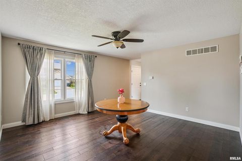 Tiny photo for 5811 DUGGLEBY Avenue, Davenport, IA 52807 (MLS # QC4266225)