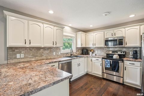 Tiny photo for 5811 DUGGLEBY Avenue, Davenport, IA 52807 (MLS # QC4266225)