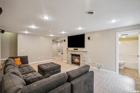 Tiny photo for 5811 DUGGLEBY Avenue, Davenport, IA 52807 (MLS # QC4266225)