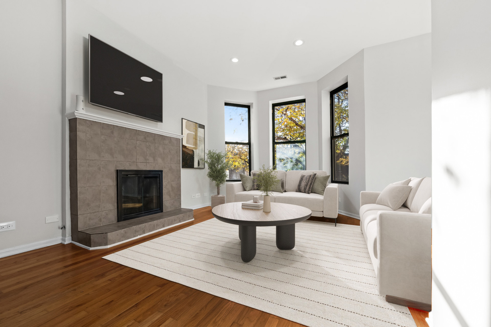 1119 N Winchester Avenue 2