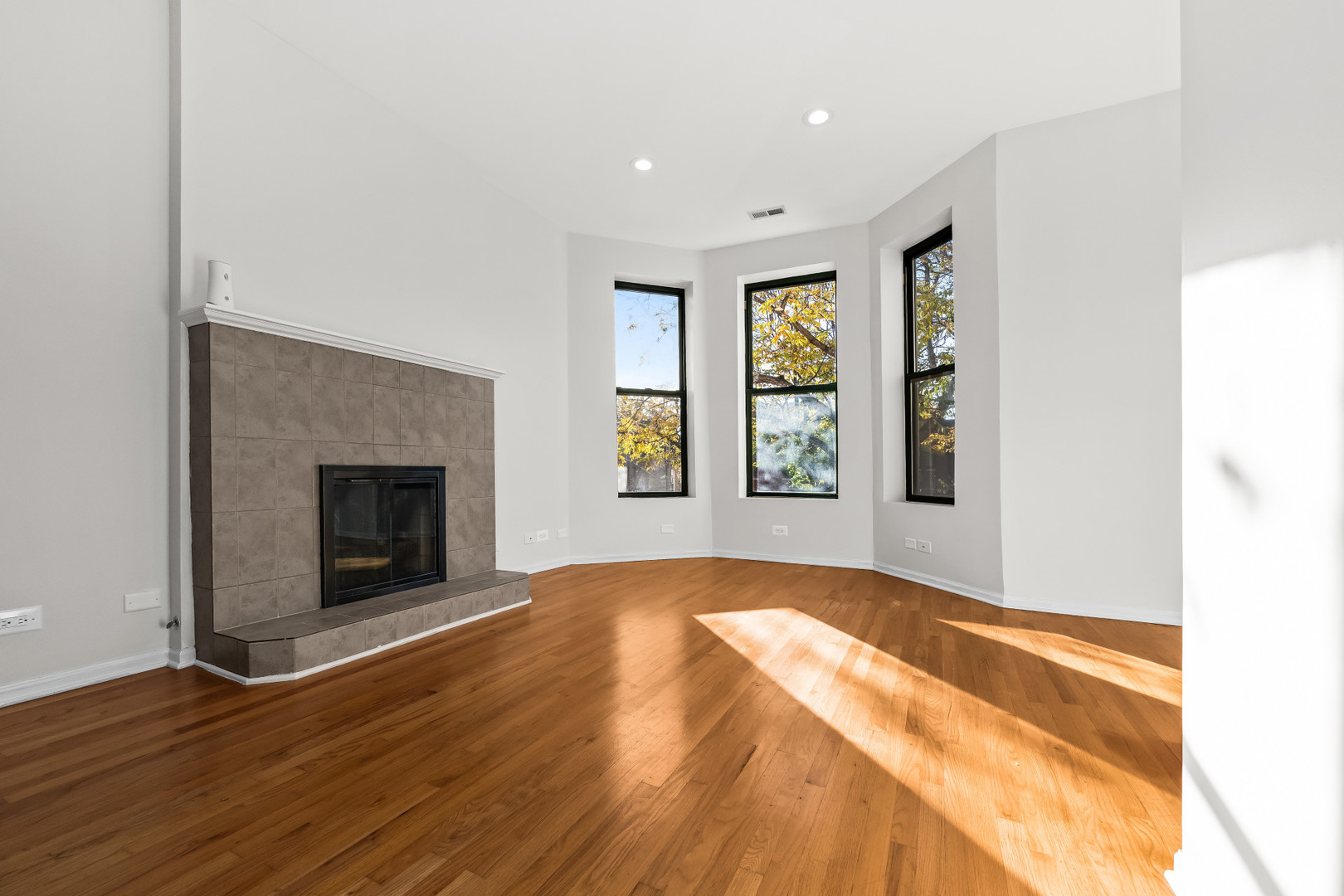 1119 N Winchester Avenue 2