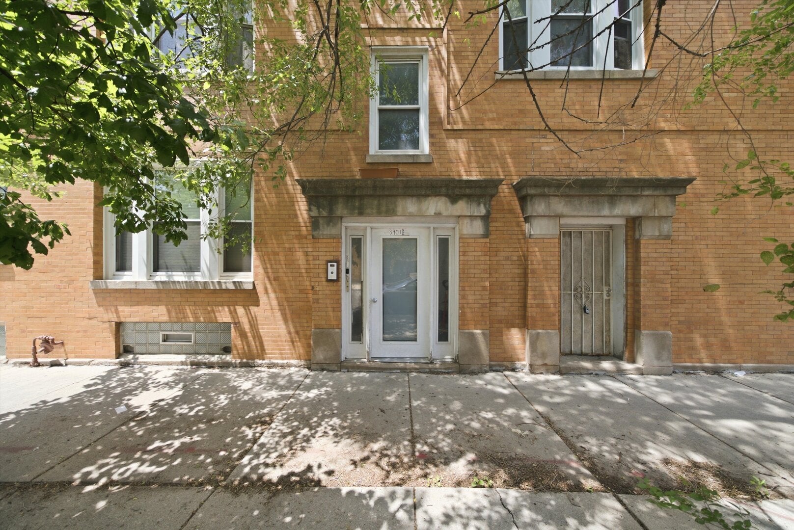 3901 W Fullerton Avenue