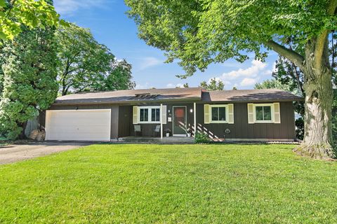 Photo of 85 Sherbon Lane, Crystal Lake, IL 60014 (MLS # 12690191)