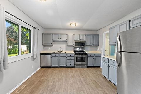 Tiny photo for 85 Sherbon Lane, Crystal Lake, IL 60014 (MLS # 12690191)