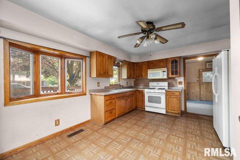 Tiny photo for 6127 FAIR Avenue, Davenport, IA 52806 (MLS # QC4269759)