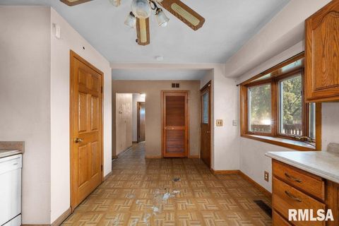 Tiny photo for 6127 FAIR Avenue, Davenport, IA 52806 (MLS # QC4269759)