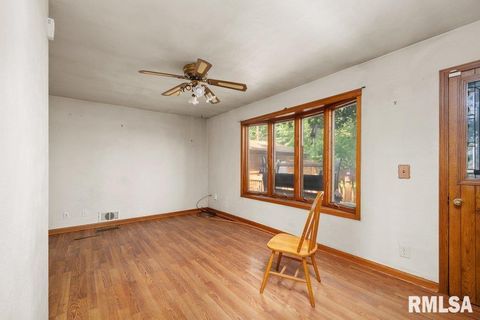 Tiny photo for 6127 FAIR Avenue, Davenport, IA 52806 (MLS # QC4269759)