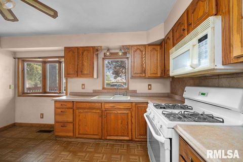 Tiny photo for 6127 FAIR Avenue, Davenport, IA 52806 (MLS # QC4269759)