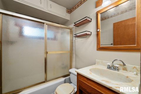 Tiny photo for 6127 FAIR Avenue, Davenport, IA 52806 (MLS # QC4269759)