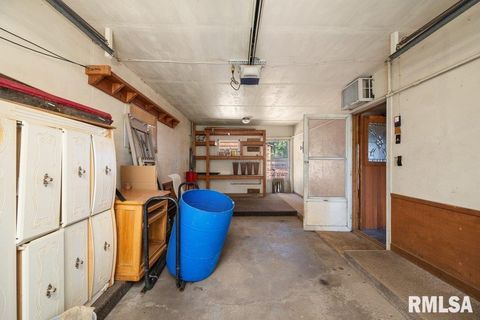 Tiny photo for 6127 FAIR Avenue, Davenport, IA 52806 (MLS # QC4269759)