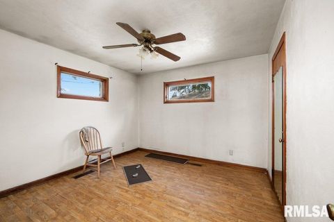 Tiny photo for 6127 FAIR Avenue, Davenport, IA 52806 (MLS # QC4269759)