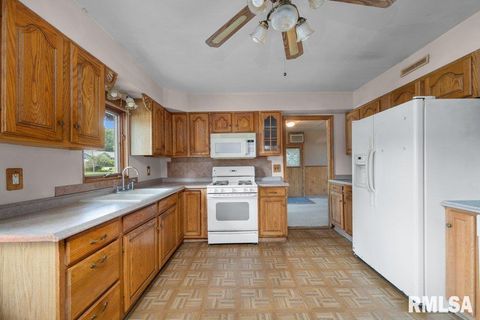 Tiny photo for 6127 FAIR Avenue, Davenport, IA 52806 (MLS # QC4269759)