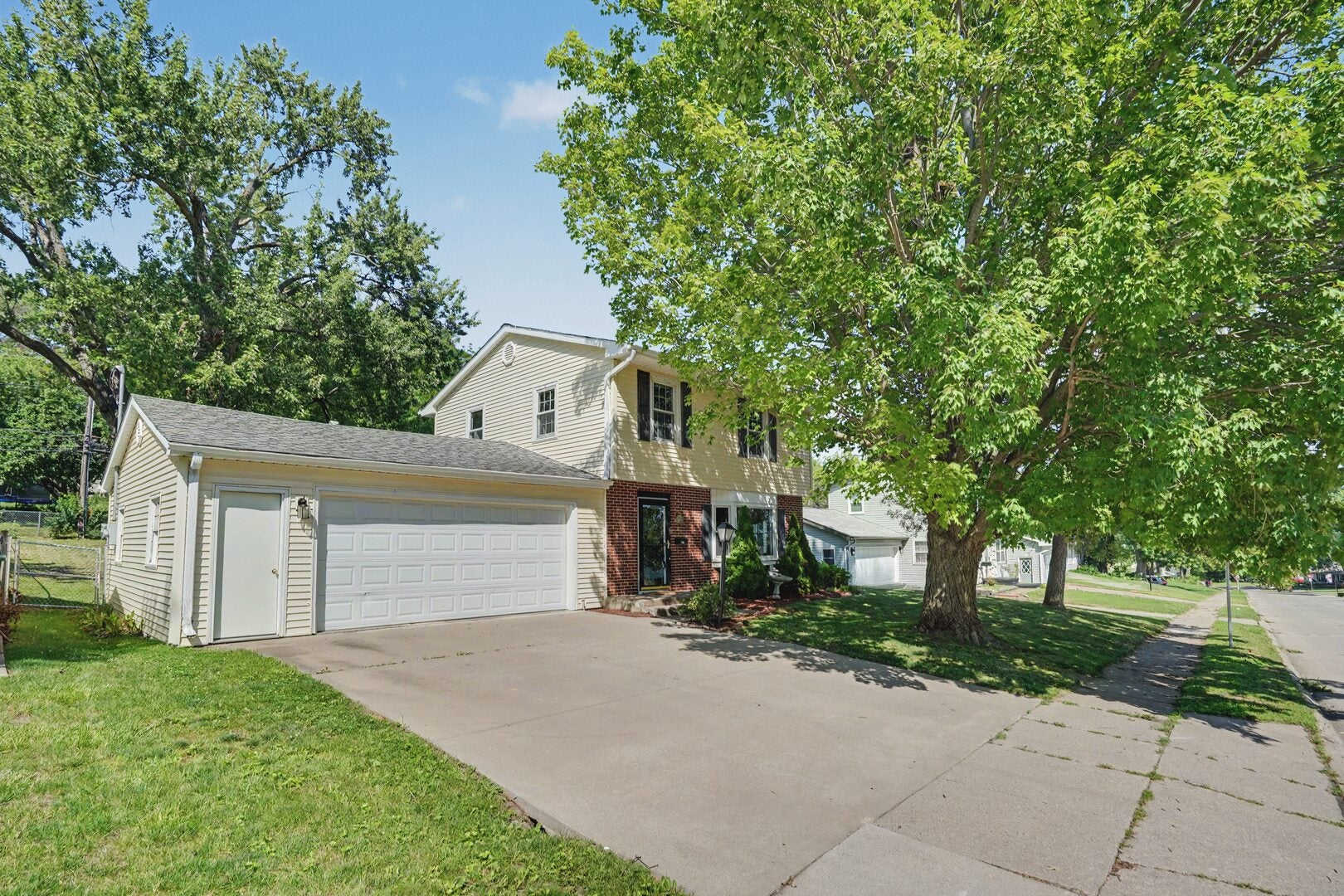 532 MEADOWVIEW Drive
